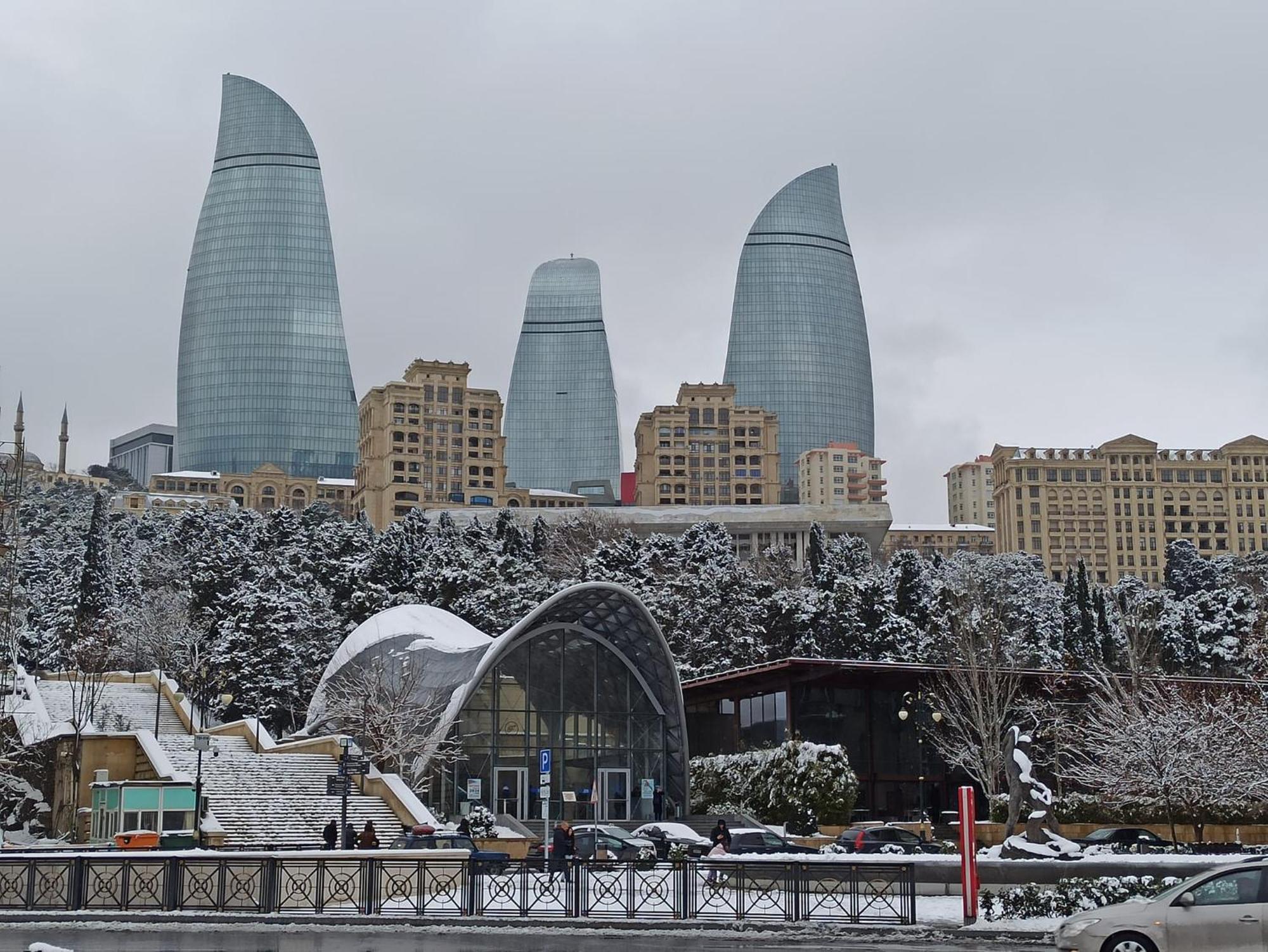 R Studios Old Баку Екстериор снимка