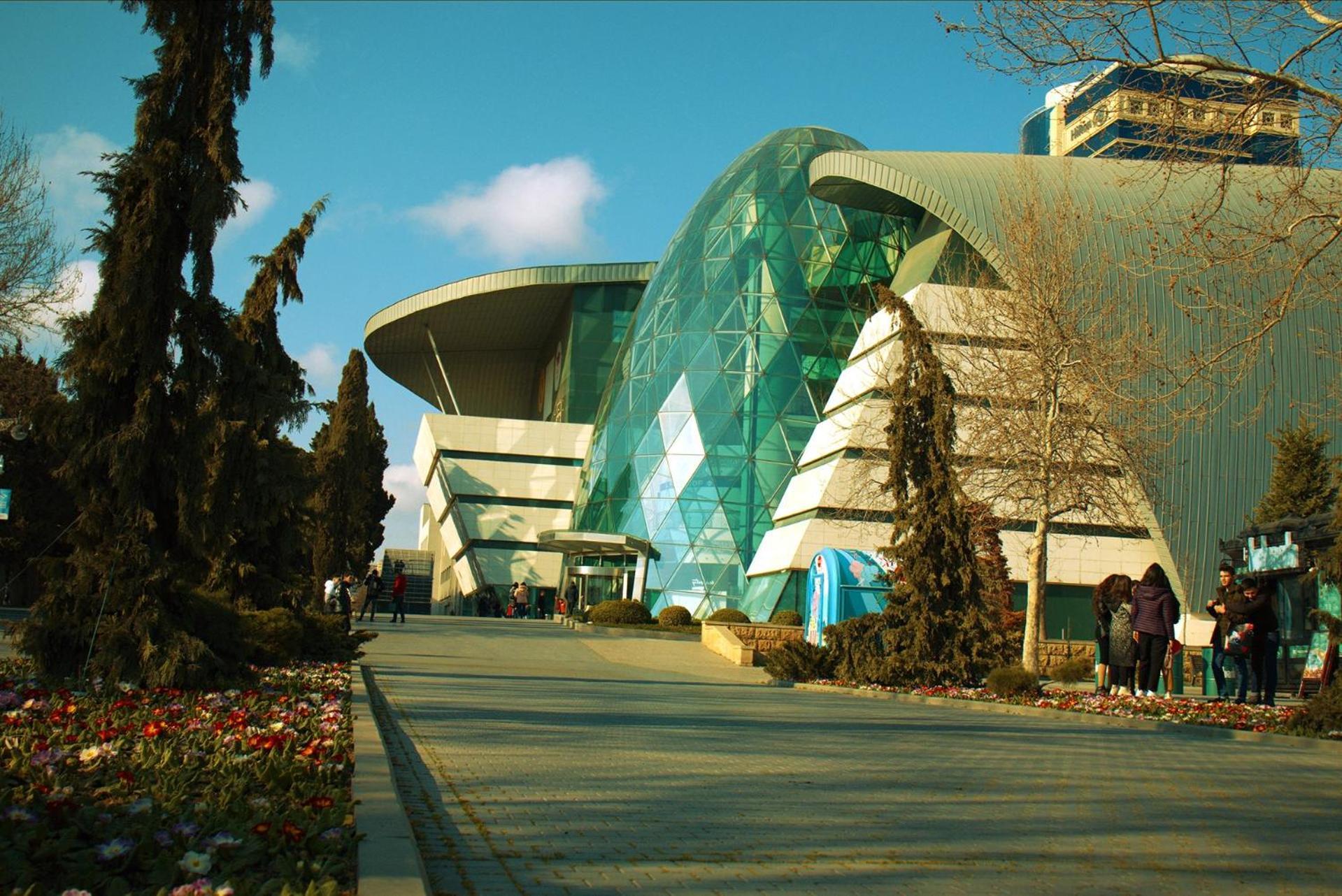 R Studios Old Баку Екстериор снимка